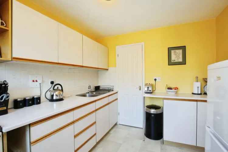 Family Home Three Bedrooms Modern Bathroom Private Garden