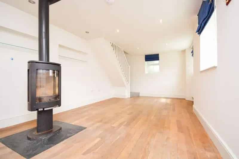 3 Bedroom Semi-Detached House To Rent