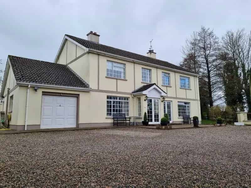6 Bedroom Family Home or Guesthouse Business Opportunity