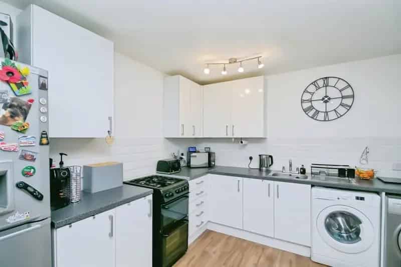 3 Bedroom Terraced House Pencoedtre Village Driveway Parking Solar Panels
