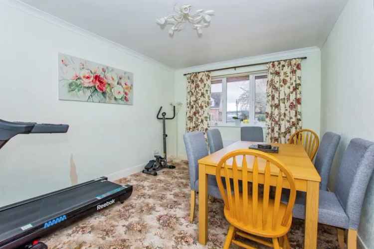 Four Bedroom Detached House with Garage and Solar Panels