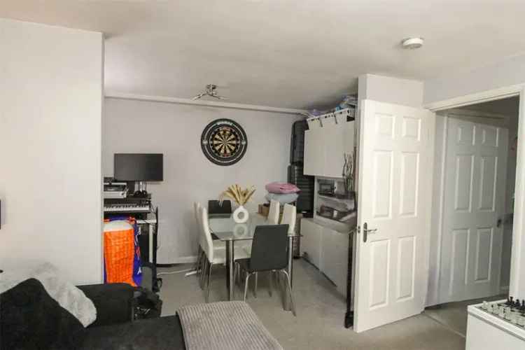 2 Bedroom Apartment Shoeburyness - Residents Parking