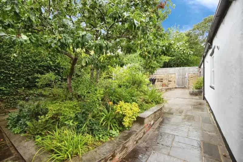 5 bed house for sale