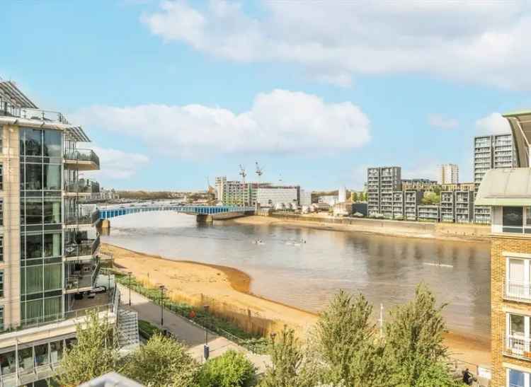2-Bed 2-Bath River View Apartment Near Clapham Junction