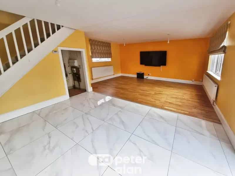 3 Bedroom Detached House Near Schools and Amenities