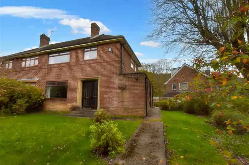 Semi Detached Home With Gardens Headingley