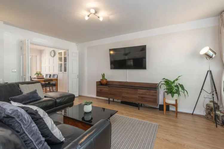 3 Bedroom Townhouse for Sale in Marsh Huddersfield