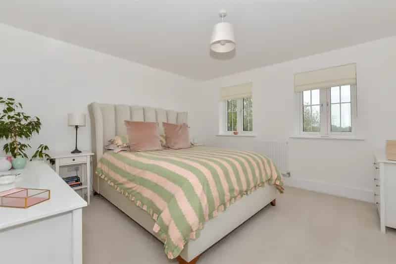 4 Bedroom Detached House for Sale Mascalls Park