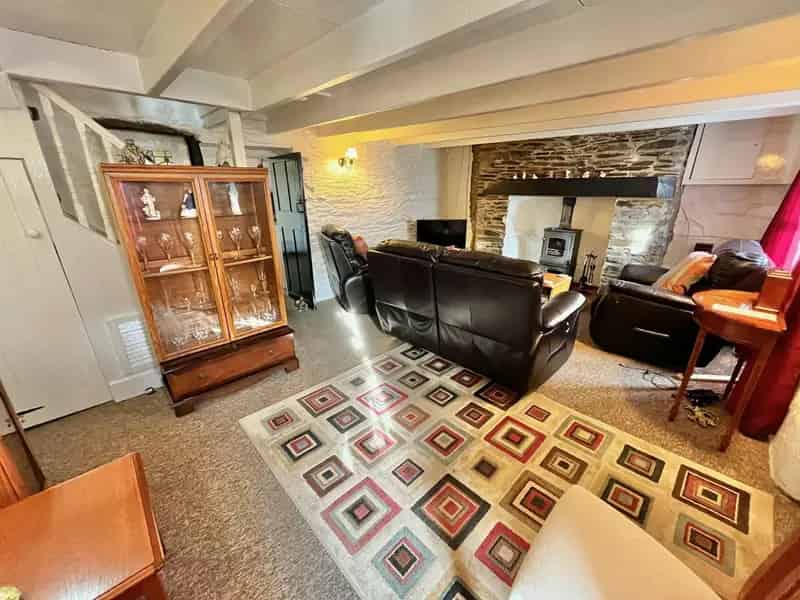 Two Double Bedroom Cottage in Popular Cornish Village