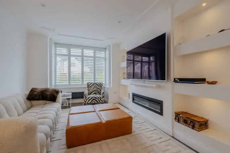 4 Bedroom Semi-Detached House for Sale West Wimbledon