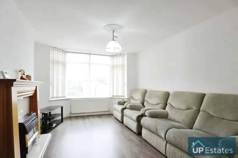 3 Bedroom Terraced House to Rent Available March 24th