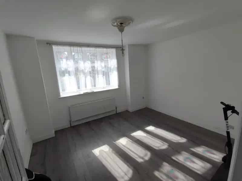 1 Bedroom House Share Poplar E14 Newly Refurbished