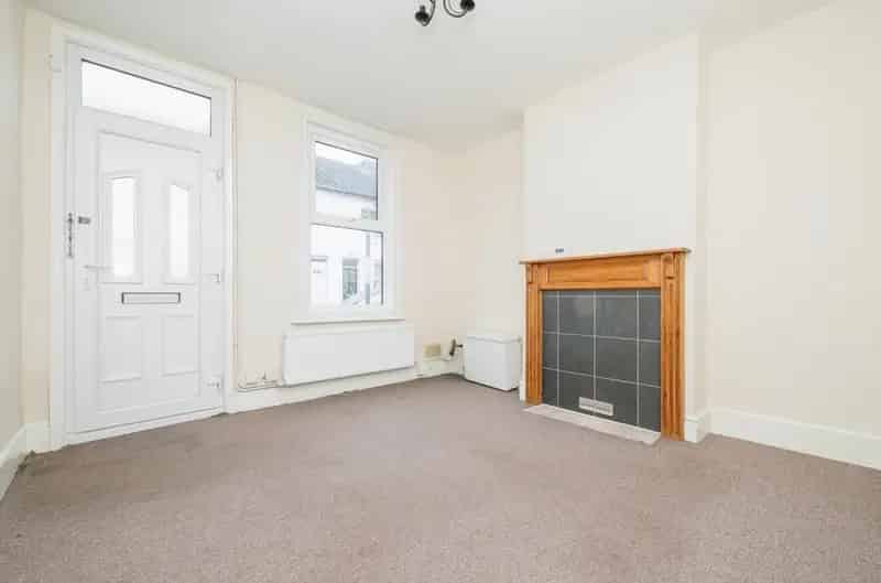 Two Bedroom Mid-Terraced House Near Ipswich Town Centre