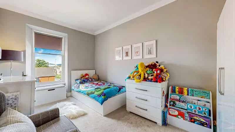 2 Bed Flat for Sale in West End