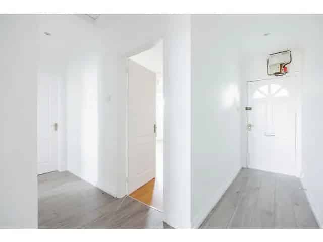 2 Bedroom Flat for Sale Central Location