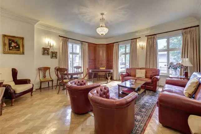 3 Bedroom Flat for Sale in Mansfield Street London W1G