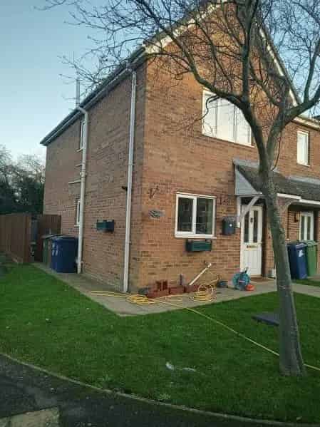 Large 2 Bed House with Parking and Gardens Near Schools