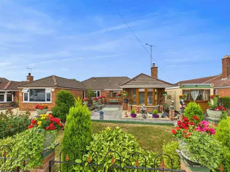3 Bedroom Bungalow for Sale in Longlevens