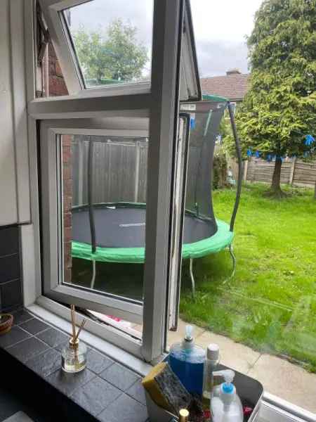 House For Rent in Oldham, England