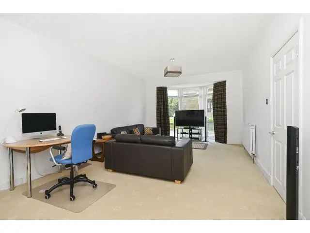 4 Bedroom Semi Detached House for Sale in Edinburgh