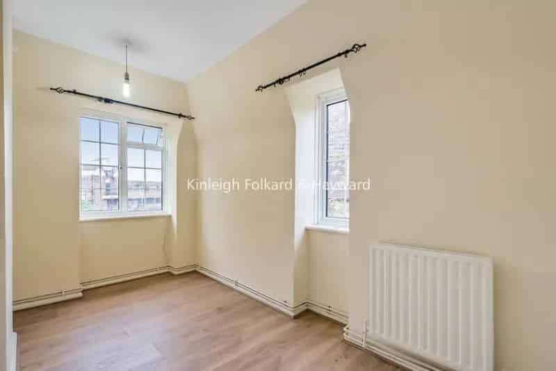 3-Bedroom Apartment near Sydenham Stations - HMO