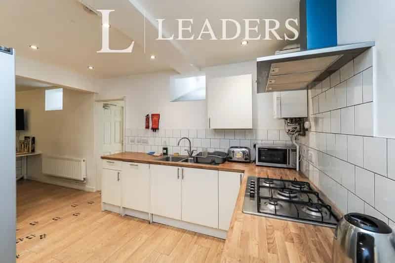 8 Bed Student House Near University of Nottingham