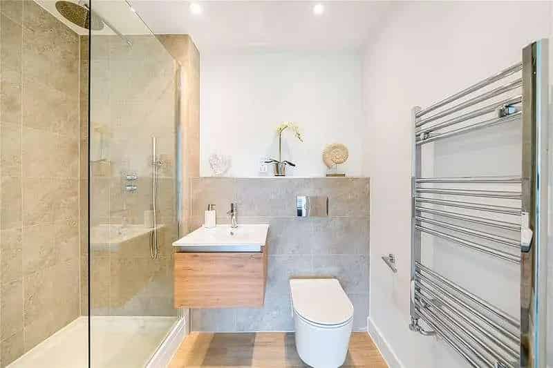 Luxury 2-Bed Apartment Near Chingford Station