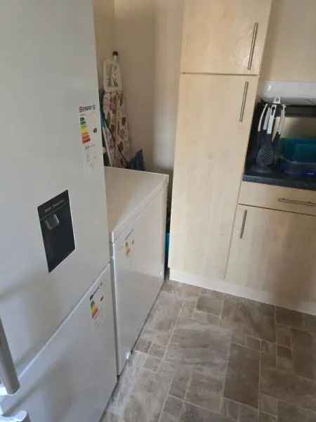 2 Bed 55+ Retirement Flat, Off-Road Parking, Near Amenities