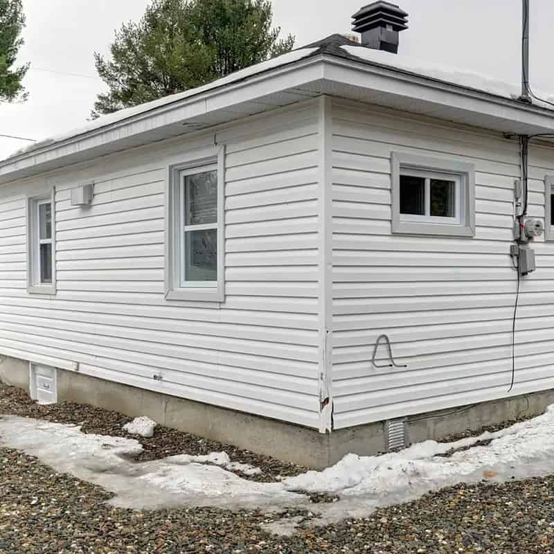 Southière Beach Chalet For Sale - Renovated & Lake Access