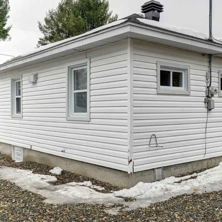 Southière Beach Chalet For Sale - Renovated & Lake Access