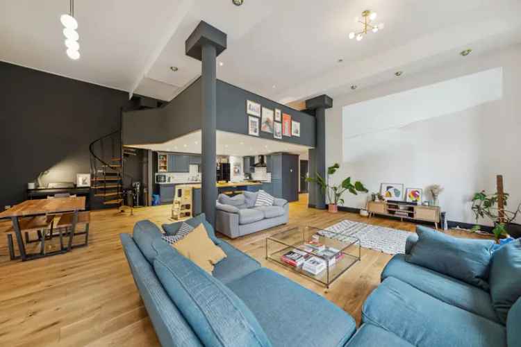 Spacious 2-Bedroom Apartment in Glasgow Victorian Warehouse Conversion