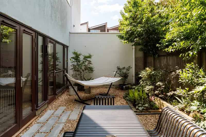 2-Bed Apartment in Bow with Private Garden