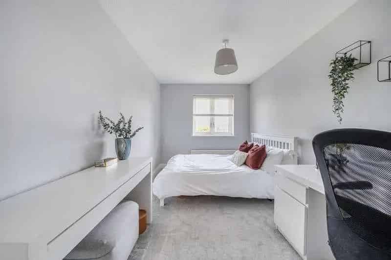 2 bed flat for sale