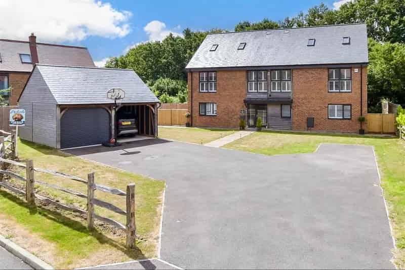 5 Bedroom Detached House For Sale