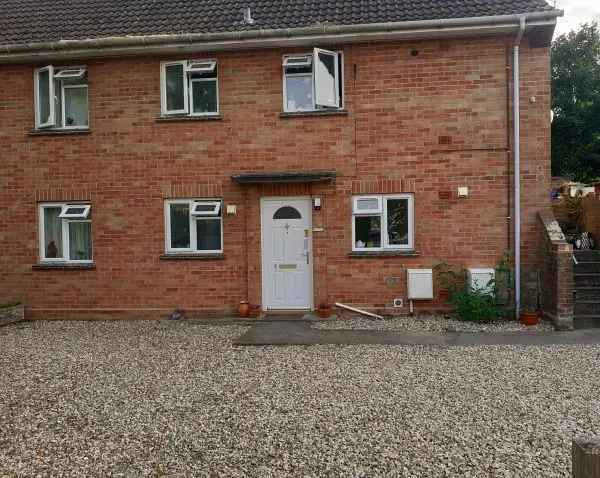  For Rent in Langport, England