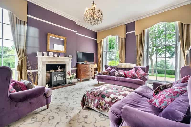 7 Bedroom Detached House with 7.5 Acres and Cottages