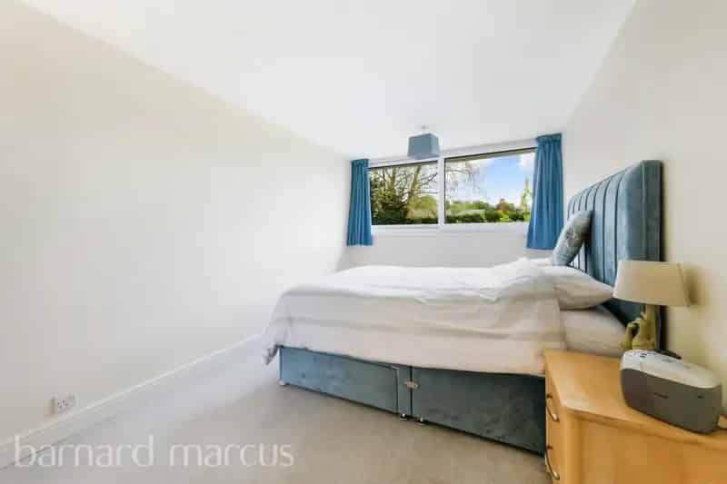 Spacious 3-Bedroom Town Centre Apartment with Private Balcony and Parking