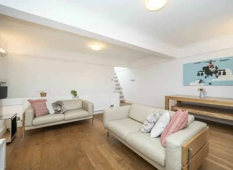 2 Double Bedroom Victorian Conversion Flat with Roof Garden West Hampstead