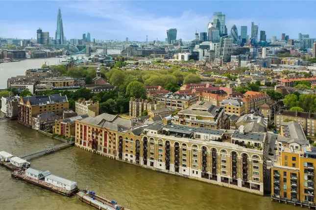 Luxury Riverside Penthouse Apartment in Wapping