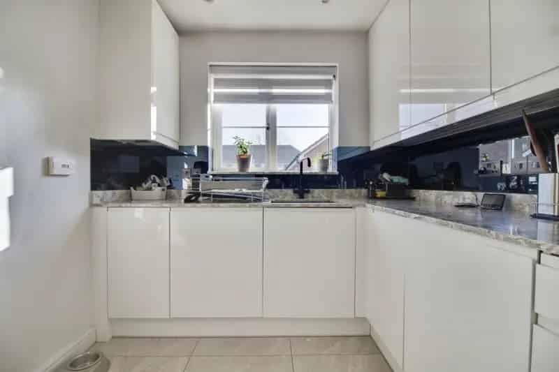 Four Bedroom Semi-Detached House Welwyn Garden City