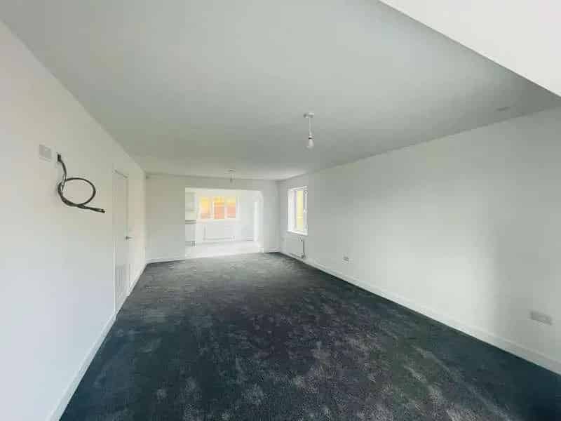 3 Bed Detached House For Sale Near Tame Bridge Station