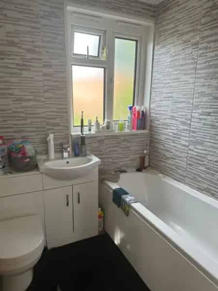 Family Home New Bathroom Large Lounge Near Schools Shops