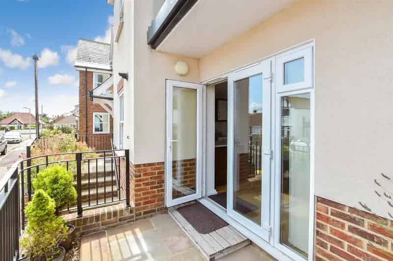 2 bedroom flat for sale