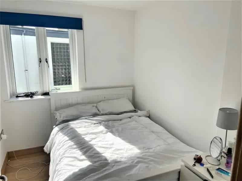 2 Bedroom City Centre Flat with Balcony and En-suite