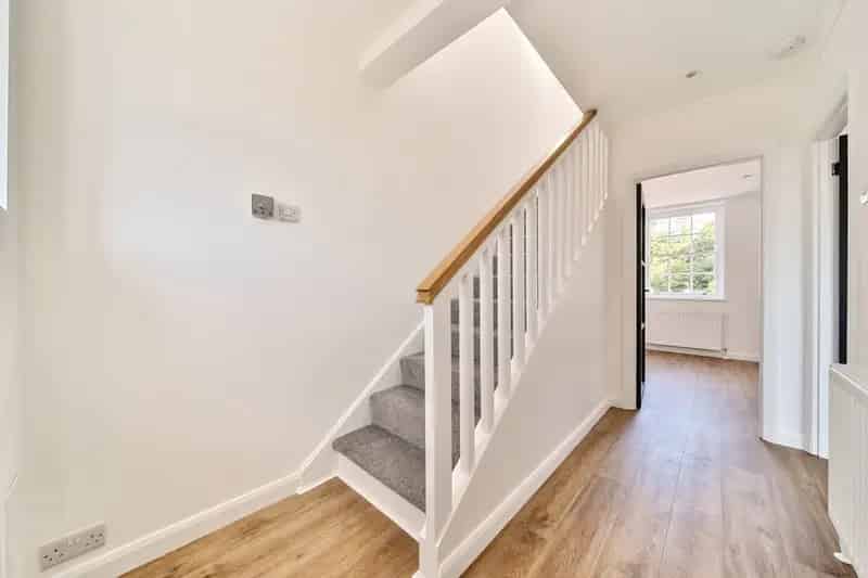 2 Bedroom Flat to Rent Reigate Town Centre