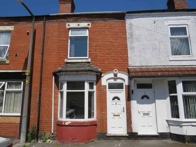 Spacious 2-Bed Terrace House Near Amenities and Transport