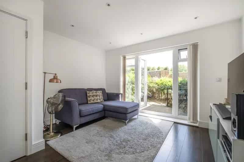 2 Bedroom House for Sale in Queen Mary's Place