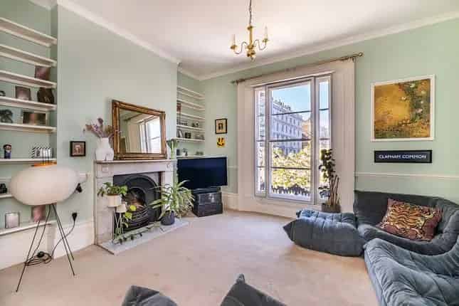 Detached House for Sale in London SW4 Grafton Square