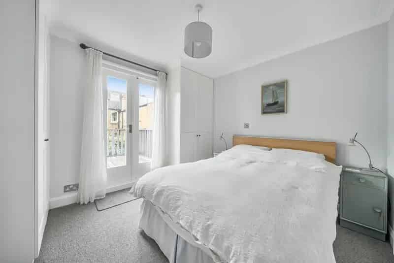 Split Level Period Conversion Two Double Bedrooms Roof Terrace