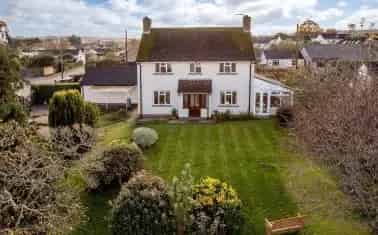 3-Bed House Broadway Modernisation Potential Large Garden